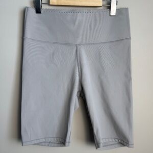 H&M Sport Women's Shaping Cycling‎ Performance Shorts Pull-On Gray Size X-Large